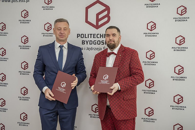 Rektor PBŚ prof. dr hab. inż. Marek Adamski oraz prezes ML Polyolefins Tomasz Mikulski