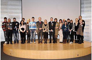Eurodeputowani wręczają nagrody w europejskim konkursie dla uczniów na temat energii