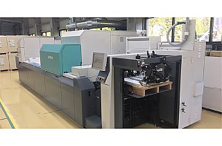 Cyfrowa maszyna inkjetowa Jet Press 720S w firmie Ebro Color: niskonakładowa produkcja opakowań kartonowych